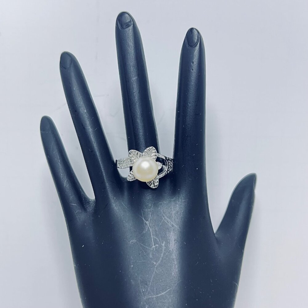Faux Pearl & Clear Rhinestone Silver Tone Flower Statement Ring Sz 6 (R422) - Picture 2 of 7